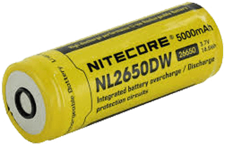 Litiumbatteriet 26650 är på 3.7 Volt och har dimensionen 26.5 x 65.4  mm 